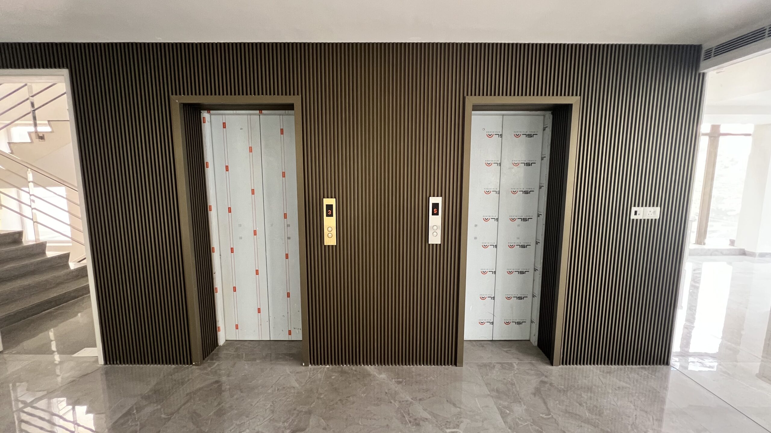 lift jamb